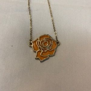 ROSE PENDANT NECKLACE